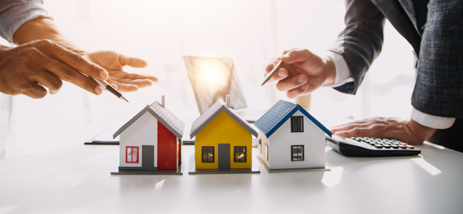 Real estate broker agent presenting and consult to customer to d